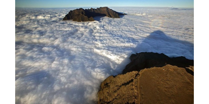 À la conquête du Piton des Neiges : Le sommet des âmes et des horizons
