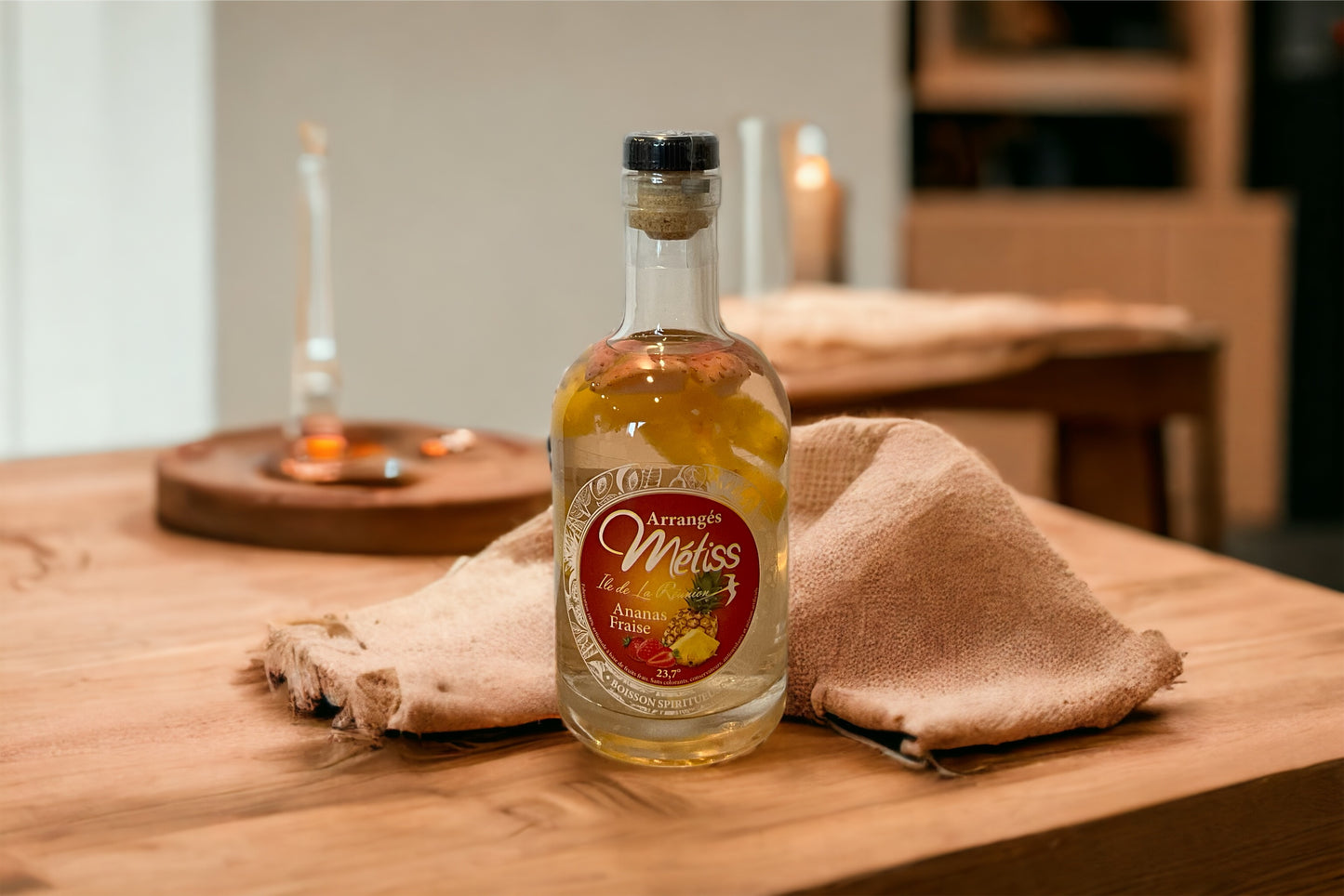 Arranged Pineapple Victoria Strawberry, 35 cl, 23.7°